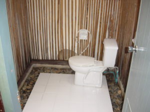 Dusche und Toilette - Phuket Tauchschule